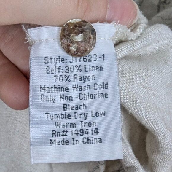 Johnny Was | Floral Sketch Button Down Shirt Size Small - Picture 10 of 10